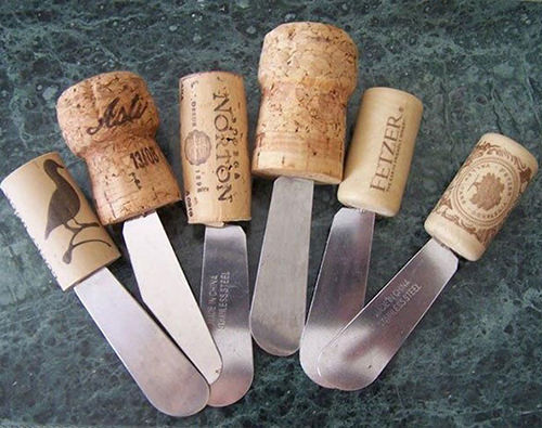 Cheese and wine, what could be better? Try making these wine cork cheese knives. 