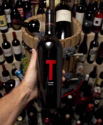 Tejada Tempranillo Reserve 2006 offers a robust profile of maraschino cherry, crushed fresh black cherries, sweet tobacco and earth and some spicy, exotic oak notes (smoky herbs, clove....) all in a perfectly soft, savory, round mouthfeel.