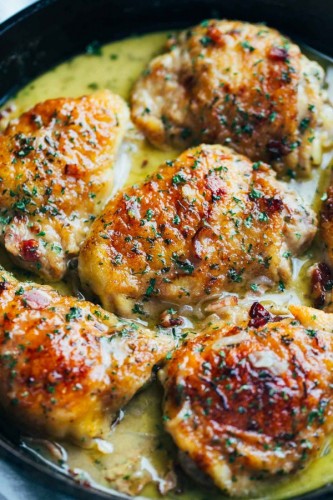 Skillet-Chicken-with-Bacon-and-White-Wine-7-600x900