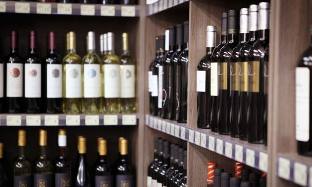 How to Choose a Bottle of Wine– 5 Beginner Tips to Wine Shopping